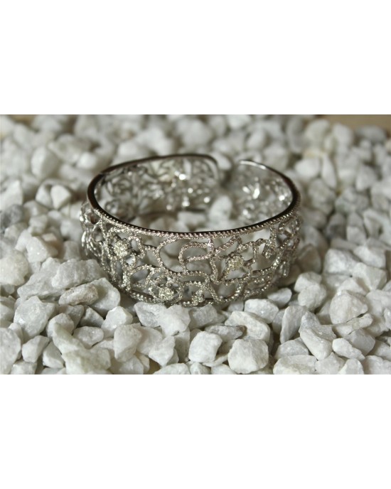 Diamond Bangle in 18k White Gold Diamond Bangle in 18k White Gold