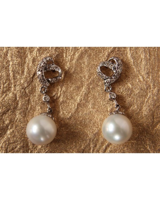 Pearl Drop Earrings in White Gold Pearl Drop Earrings in White Gold