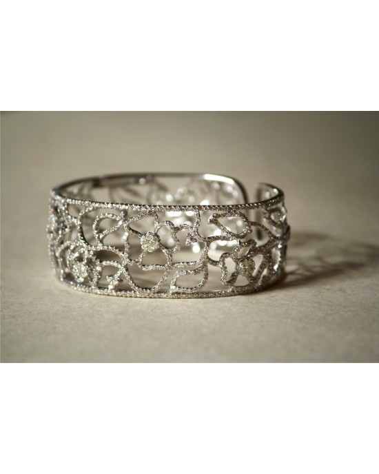 Diamond Bangle in 18k White Gold Diamond Bangle in 18k White Gold